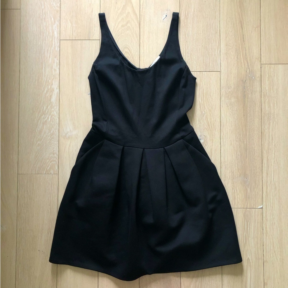 Aritzia Wilfred Pompe Sleveless Japanese Fabric Mini Dress in Black Size 4